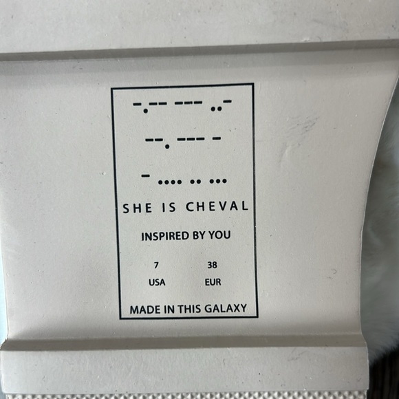 She is Cheval Shoes White Faux Mink Neverending Story Slippers Size 7 Bridal - Picture 11 of 11